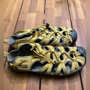 Keen women’s hiking sandals - size 8